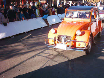 Desfile de autos antiguos y especiales